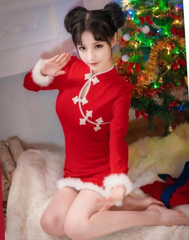 美女火影圣诞装COS，白袜雏田VS裸足天天，可爱还是敌不过性感