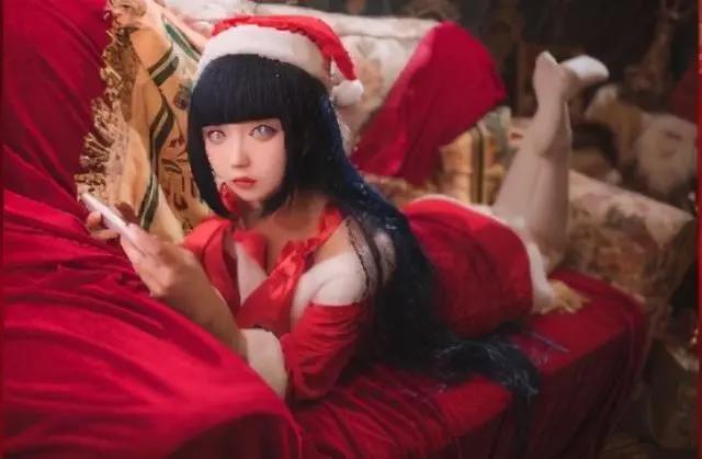 美女火影圣诞装COS，白袜雏田VS裸足天天，可爱还是敌不过性感