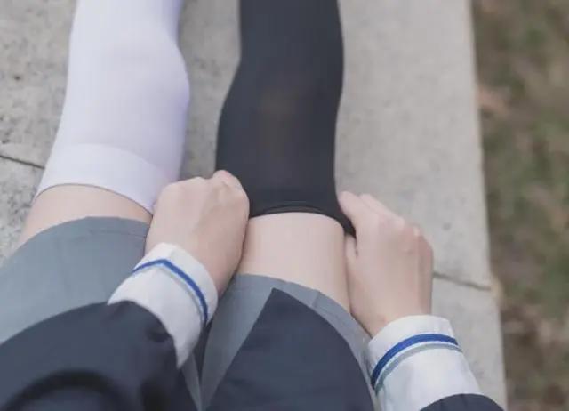 动漫中好看的彩色丝袜,三次元中为何很少人穿?原因女生都懂