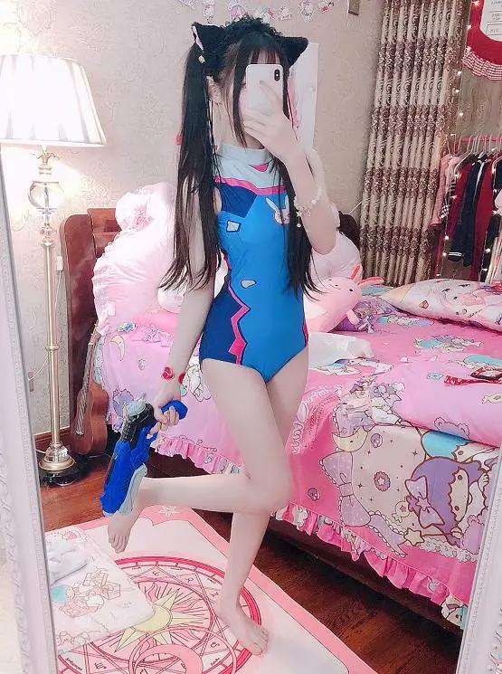 二次元美少女的奇葩吃鸡姿势引围观，网友佩服：真是开眼界了！