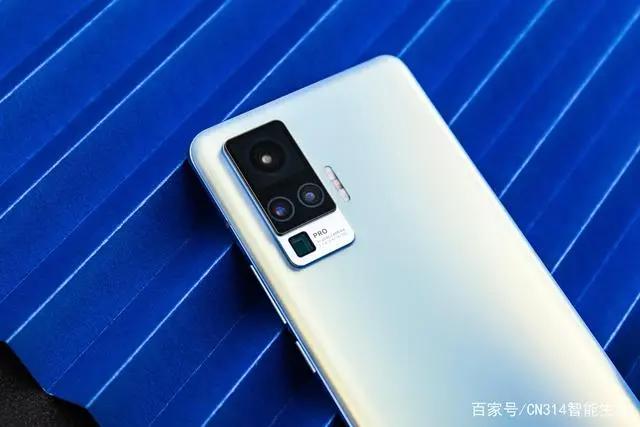 体态苗条大眼睛，二次元美女vivoX50Pro图赏