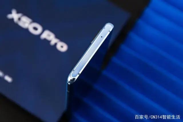 体态苗条大眼睛，二次元美女vivoX50Pro图赏