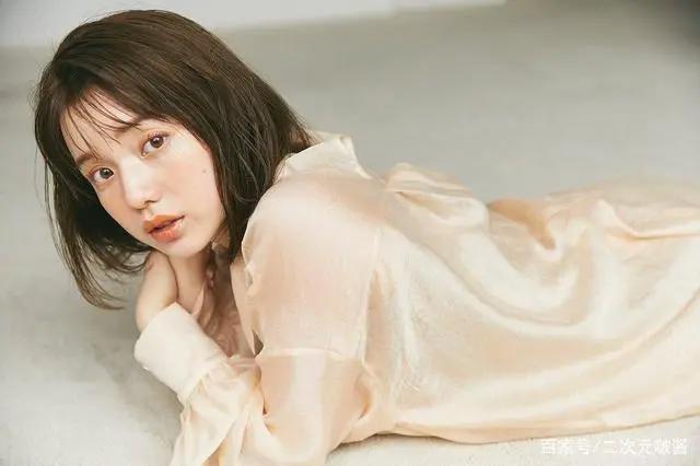 29岁美女主播cos祢豆子，眼妆成最大亮点，女扮男装打破次元壁