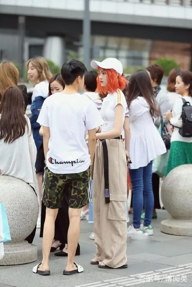 街拍：图4美女我想起二次元小姐姐灼眼的夏娜，帅气到不行！