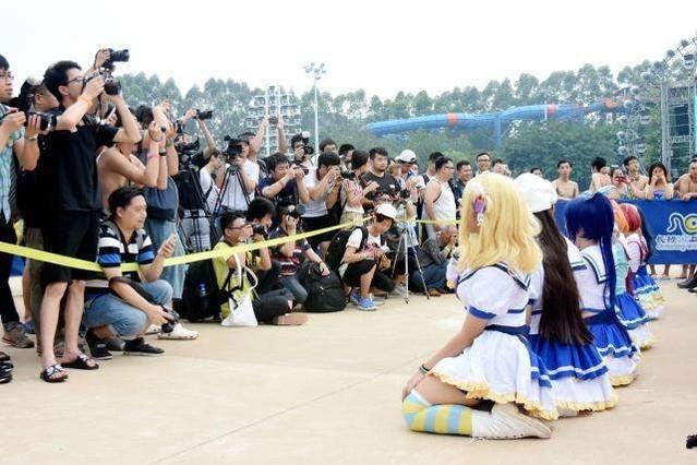 宅男福音：COSPLAY比基尼小姐姐夏日清凉大放送