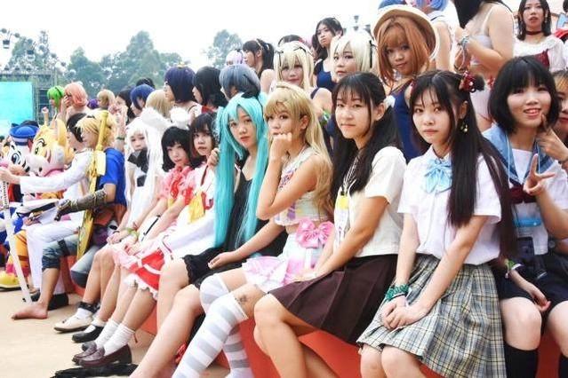 宅男福音：COSPLAY比基尼小姐姐夏日清凉大放送