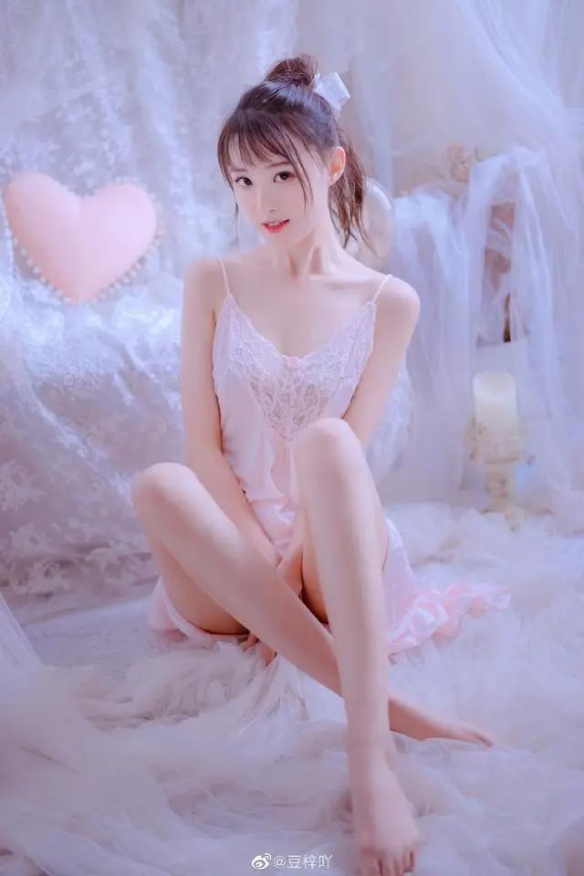 「优妹子」第2期一位酷爱二次元“不务正业”的空姐coser