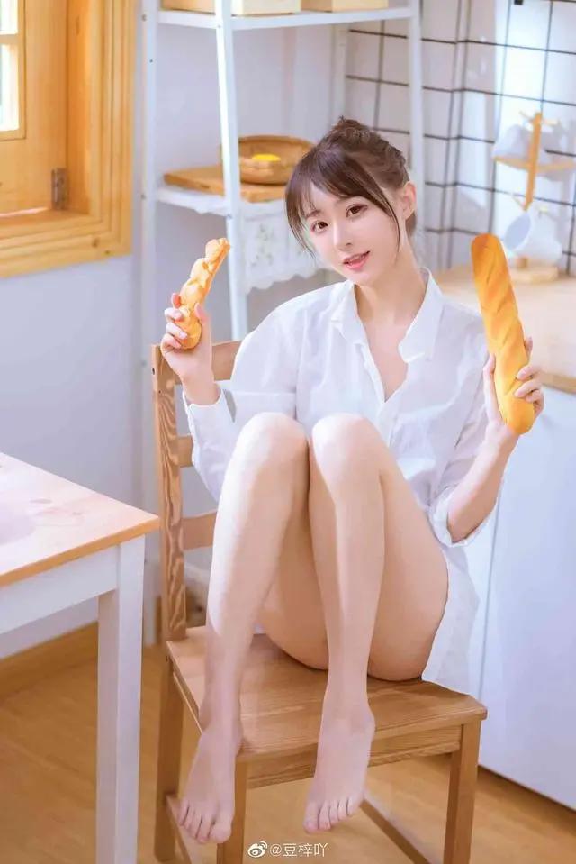 「优妹子」第2期一位酷爱二次元“不务正业”的空姐coser
