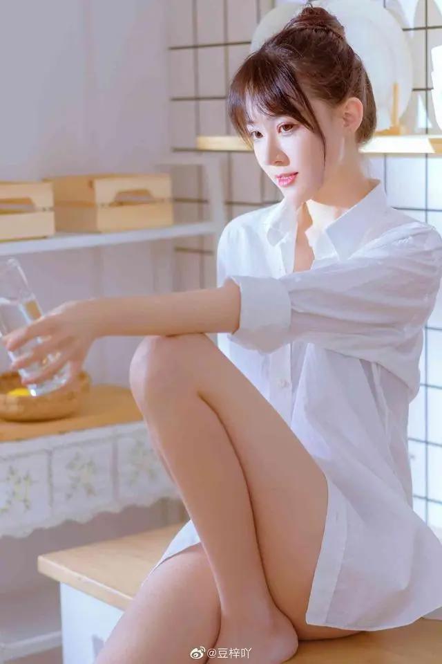 「优妹子」第2期一位酷爱二次元“不务正业”的空姐coser