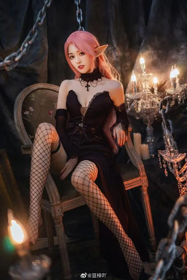 「优妹子」第2期一位酷爱二次元“不务正业”的空姐coser