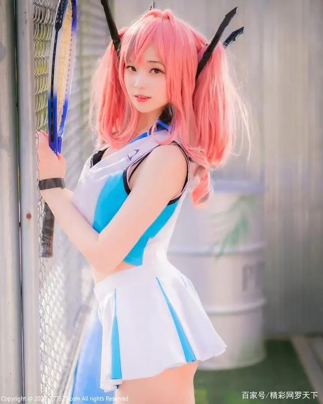 韩国人气网美的Bambi，Cos还原二次元美女绝美身材