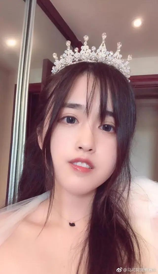 二次元美女主播遭性骚扰后怒斥：让全国人民看看你的鸡！大司马韩服狙击Faker？