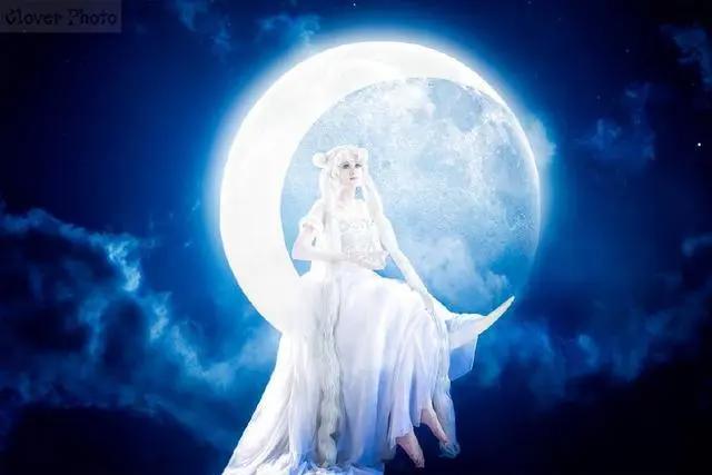 老外COS二次元美女，身材爆表，还原度百分百