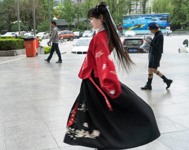 二次元文化不是文化，商业化的产物，如今“虚假繁荣”