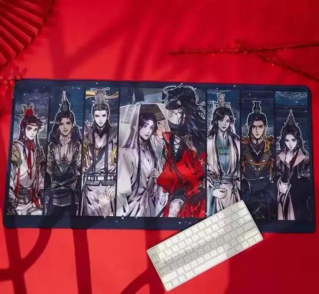 《天官赐福》漫画周边花样多，光栅卡是经典，大肠发圈怎么样？