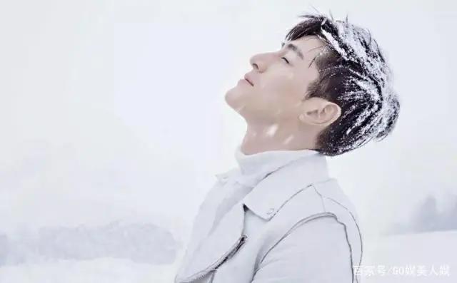 终于开始直视自己的美貌？胡歌漫画新头像引起跟风热潮