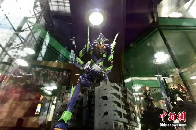 香港新世纪福音战士展览重现2.4米EVA初号机