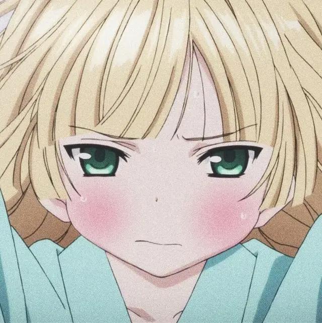 动漫女头像｜降温了好冷好想穿男朋友的衣服