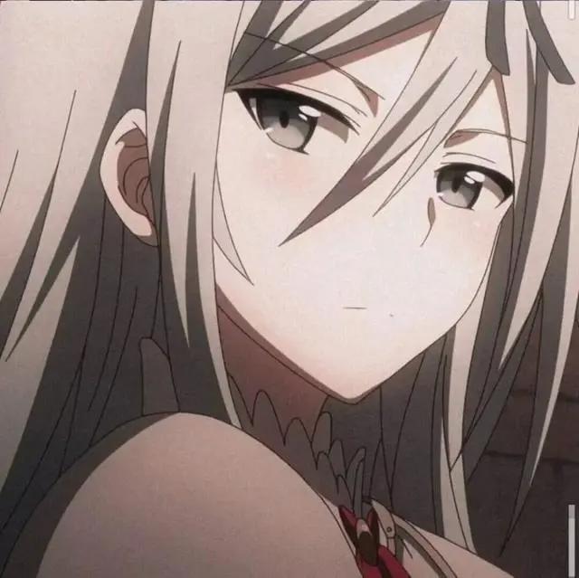 动漫女头像｜降温了好冷好想穿男朋友的衣服
