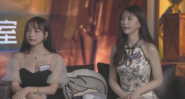 CF-11周年：火线演播室又迎来2位二次元美女，说好的看比赛呢？