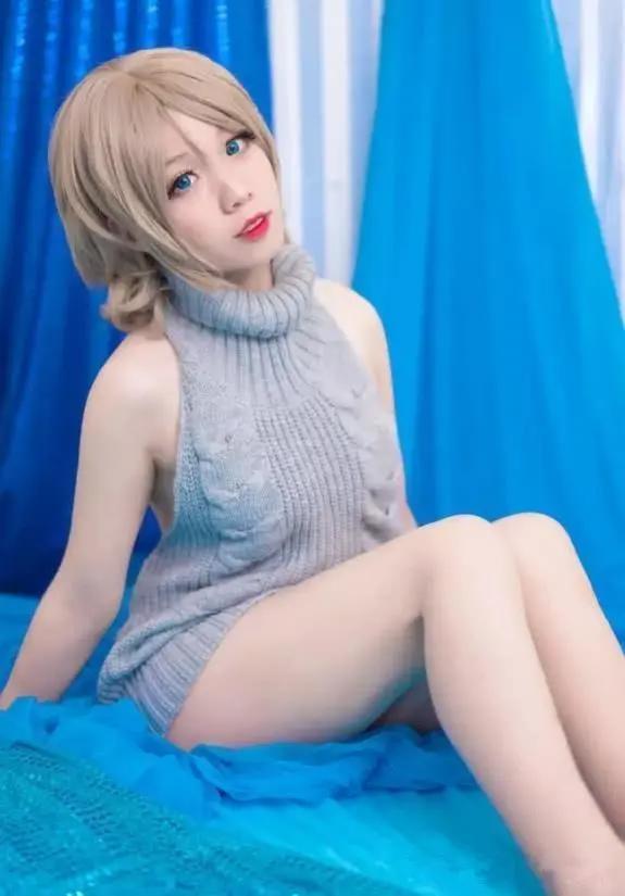 二次元小姐姐COS渡边曜，挑战最强毛衣买家秀，一展御姐风范！