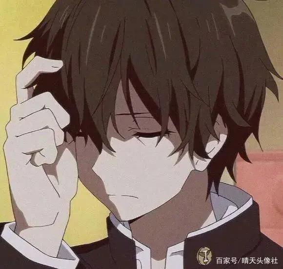 动漫男生头像，一个人走路，是和地球的单独约会