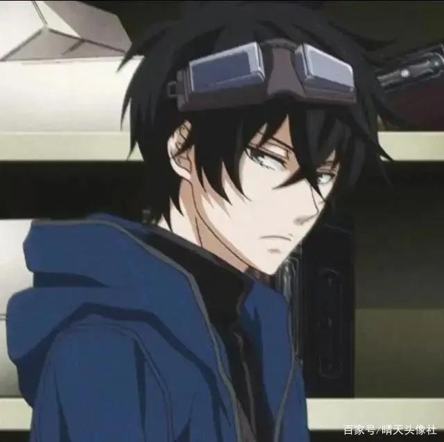 动漫男生头像，一个人走路，是和地球的单独约会