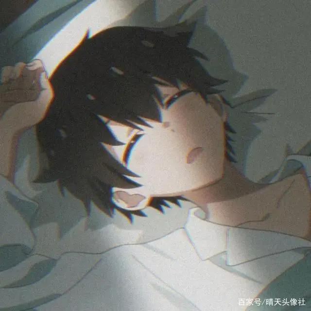 动漫男生头像，一个人走路，是和地球的单独约会