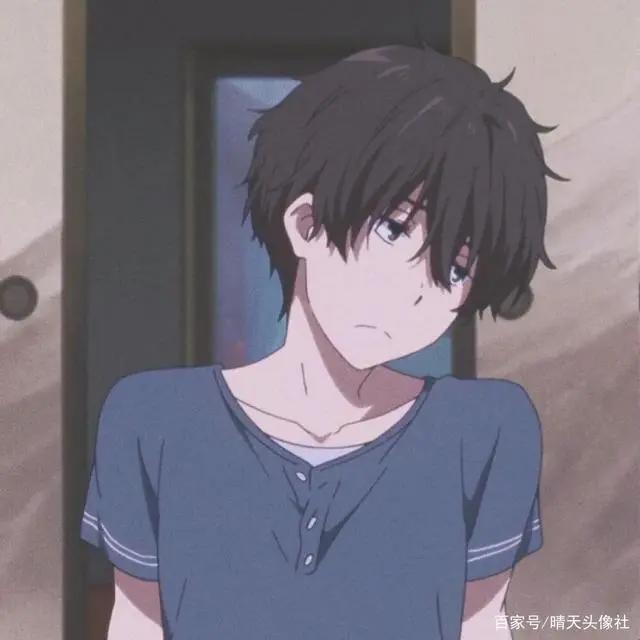 动漫男生头像，一个人走路，是和地球的单独约会