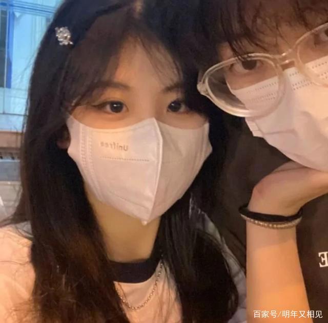 “原来他用的是情头”