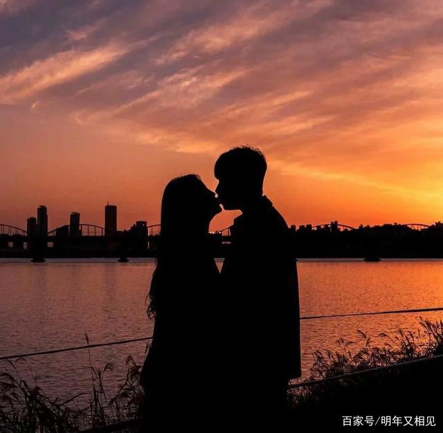 “原来他用的是情头”