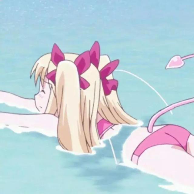 动漫情头：别的小朋友都有小熊抱就我没有因为你是猪