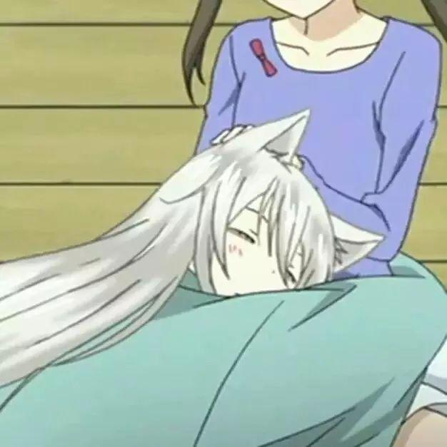 图集：元气少女奈奈生和巴卫的情侣头像！