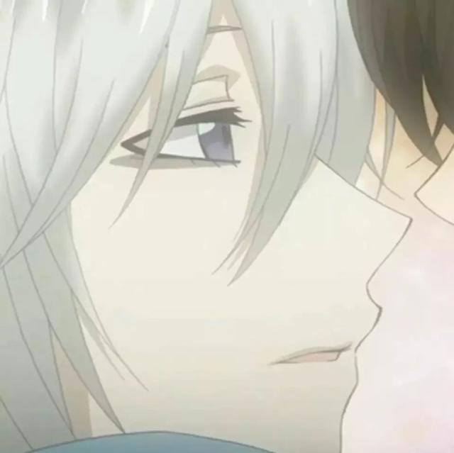 图集：元气少女奈奈生和巴卫的情侣头像！