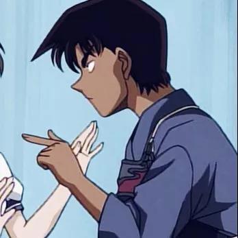 超个性动漫情头：他风尘仆仆走向我，胜过所有遥远的温柔