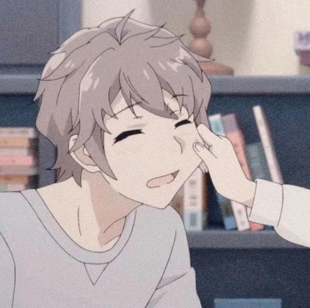 超个性动漫情头：他风尘仆仆走向我，胜过所有遥远的温柔