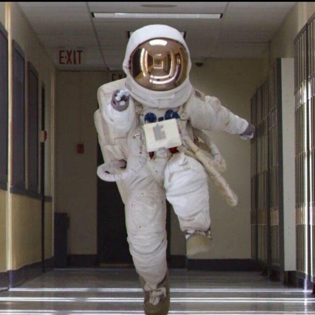 动漫情头：海豚有海风筝有线而你有我