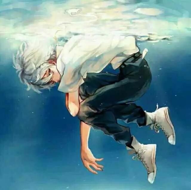 超唯美动漫情侣头像，谁与年少比轻狂，敢把爱情作天长！