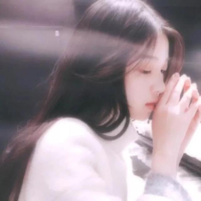 周六｜单纯：白色系女生头像