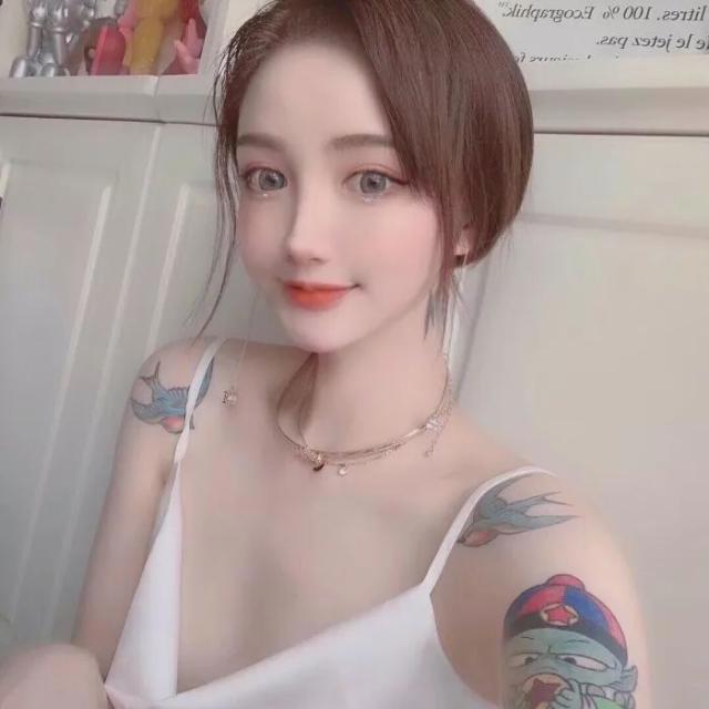 周六｜单纯：白色系女生头像