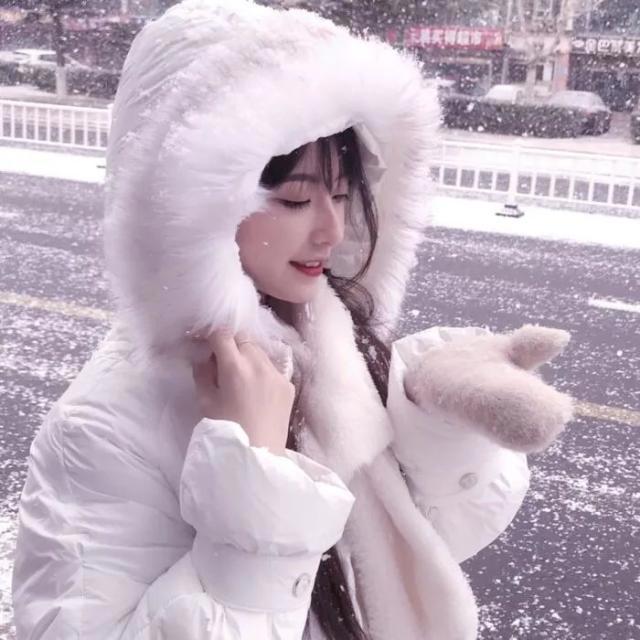 周六｜单纯：白色系女生头像