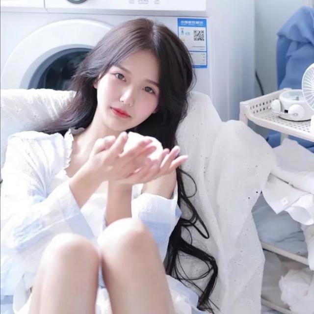 周六｜单纯：白色系女生头像