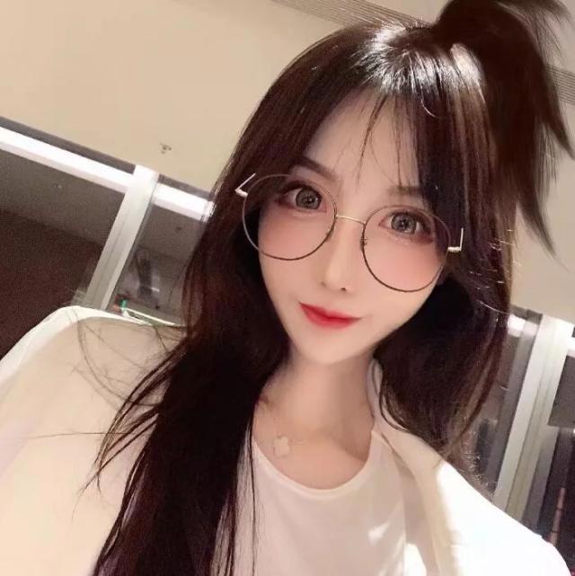 周六｜单纯：白色系女生头像