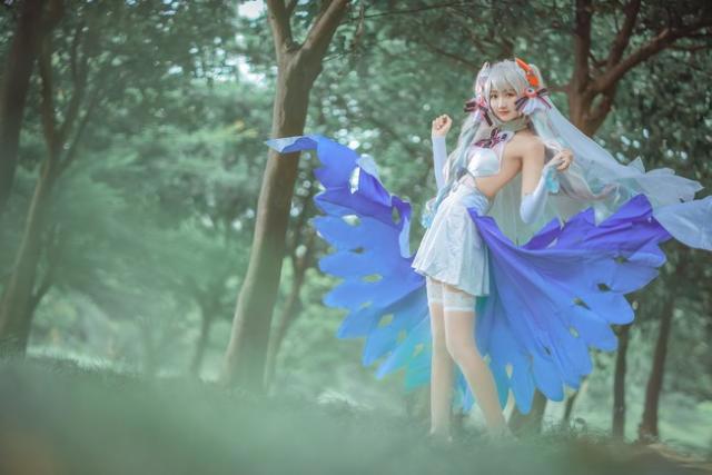 碧蓝航线：欧根亲王cos，花嫁cos美如画，逆天长腿万人迷