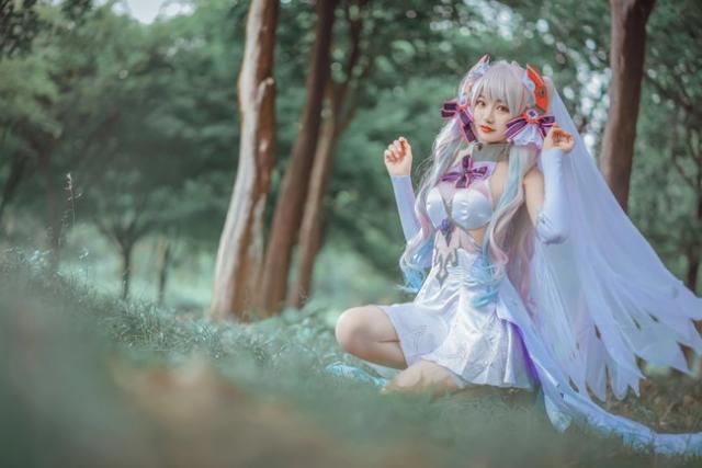 碧蓝航线：欧根亲王cos，花嫁cos美如画，逆天长腿万人迷