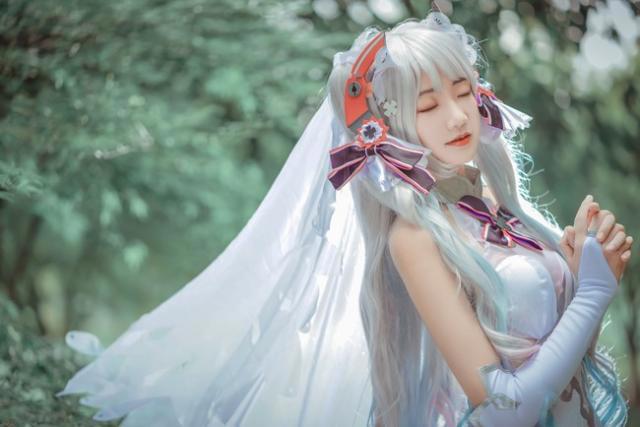 碧蓝航线：欧根亲王cos，花嫁cos美如画，逆天长腿万人迷