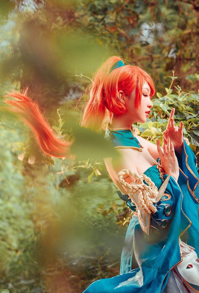 妖神记肖凝儿COS：圣灵学院女神