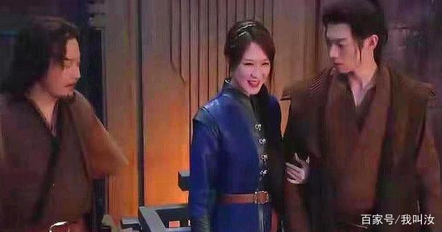 《斗罗大陆》柳二龙因高兴挽大师胳膊，比比东吃醋，观众幸灾乐祸