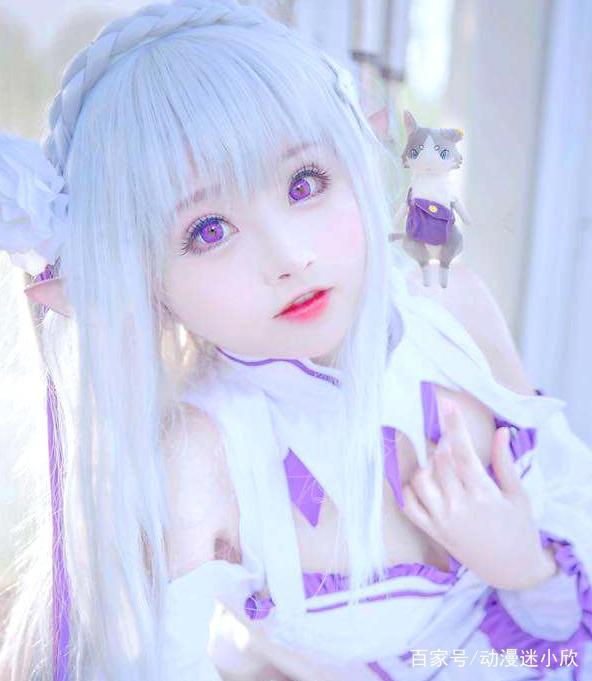次元壁破碎，这个萌妹子的cosplay，分分钟让人觉得置身二次元！