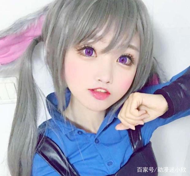 次元壁破碎，这个萌妹子的cosplay，分分钟让人觉得置身二次元！